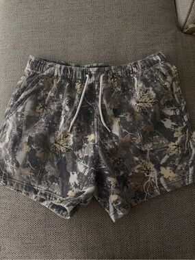 Abercrombie & Fitch Gray Camo Fleece-Lined Shorts
